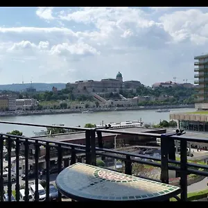 Jackquaters Budapesta